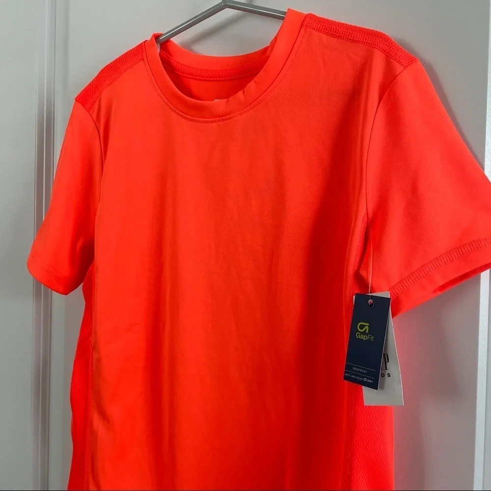 Gap Kids Boys Dry Wicking Tee Size S